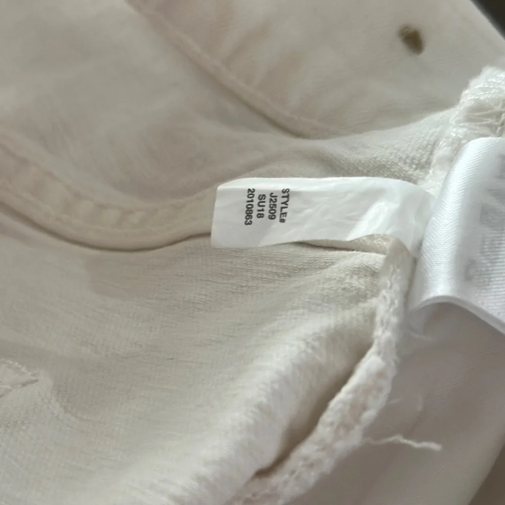Madewell High-Rise Raw Hem Tile White Denim Shorts
Size 32 - Picture 5 of 8